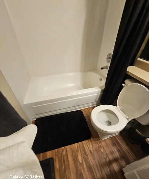 Bathroom Cleaning in Kirkland 